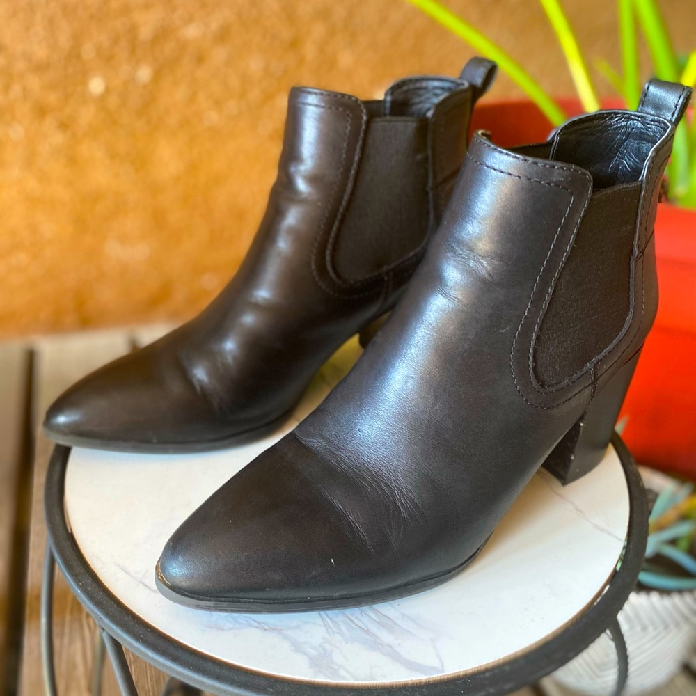 6.5 womens Steve Madden leather booties